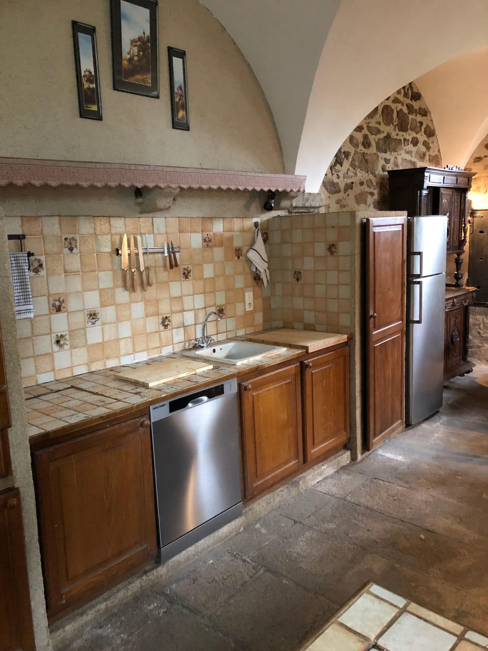 Clean and easy to work in. Note large granite slabs for flooring