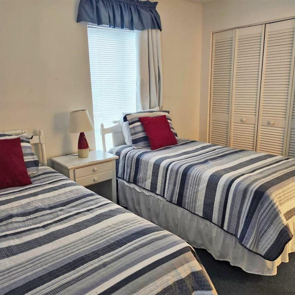 Twin Bedroom