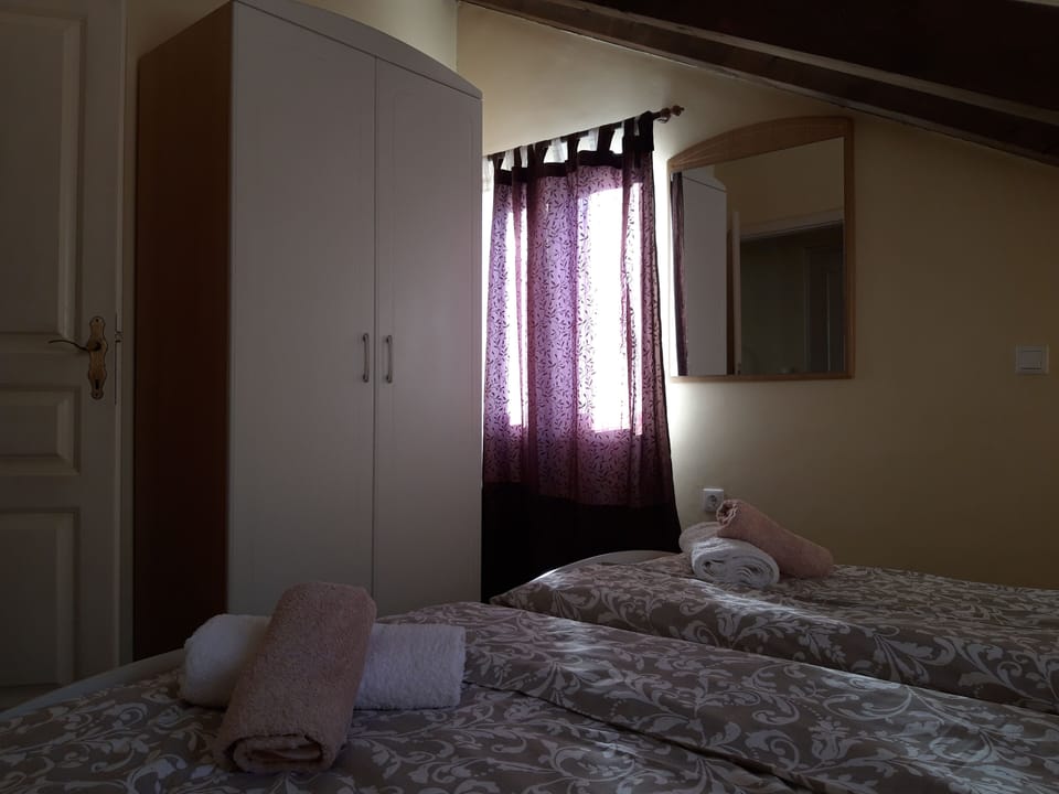 Bed room