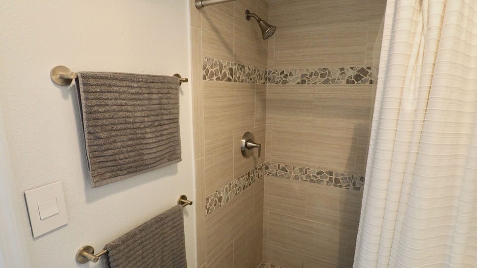 Also the second bedroom has an en-suite bathroom with walk-in shower.