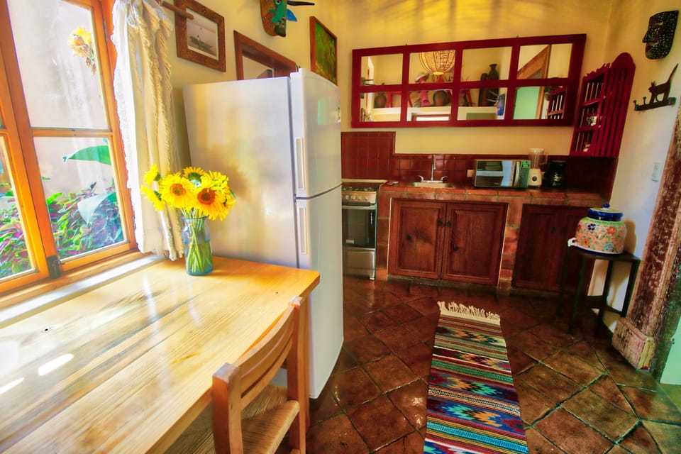 Deluxe Apartment, Multiple Beds, Non Smoking (San Francisco) | Private kitchenette | Shared fridge, microwave
