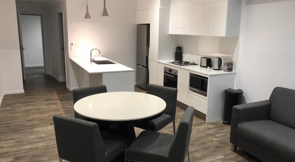 Apartment, 2 Bedrooms, 2 Bathrooms | In-room dining