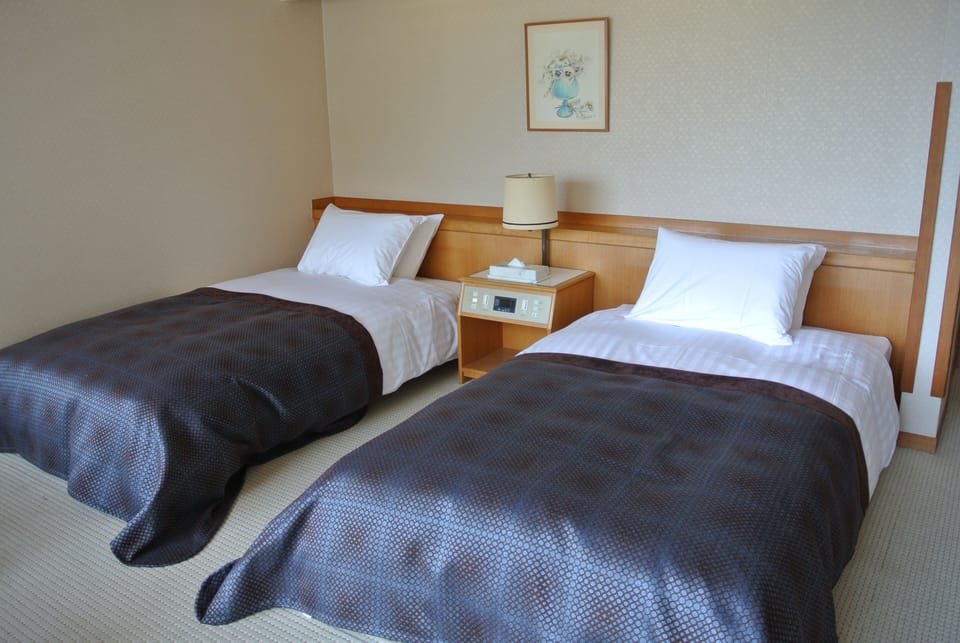 Twin Bedroom | Premium bedding, minibar, in-room safe, free WiFi