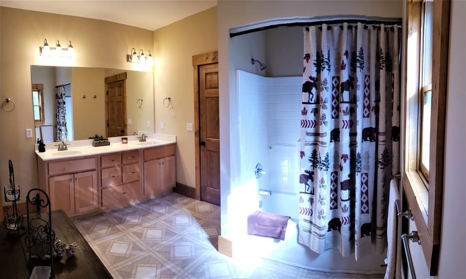 Main floor bathroom access from hallway and master bedroom w/combo tub/shower.