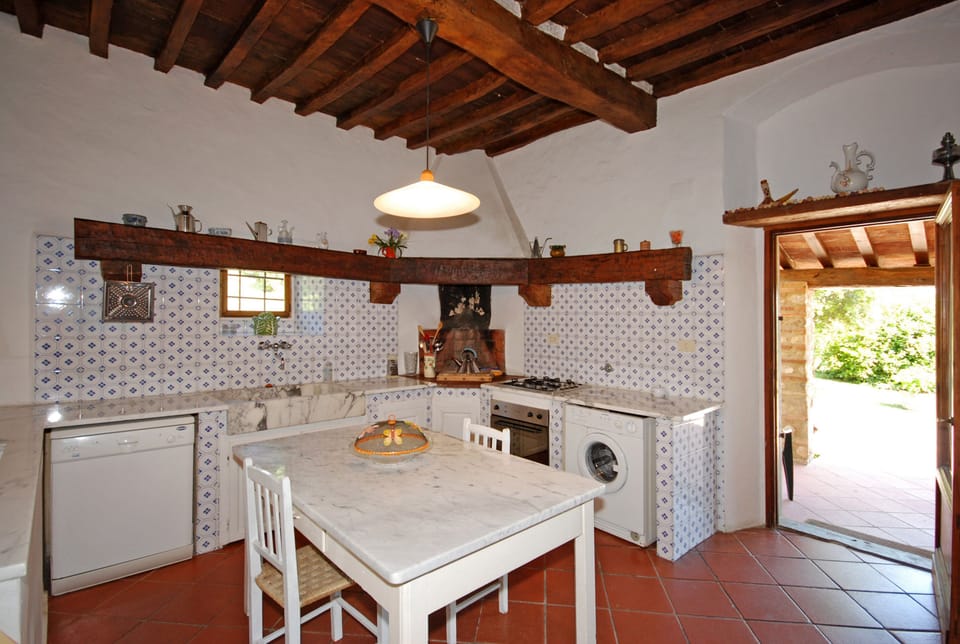 Kitchen with access outside