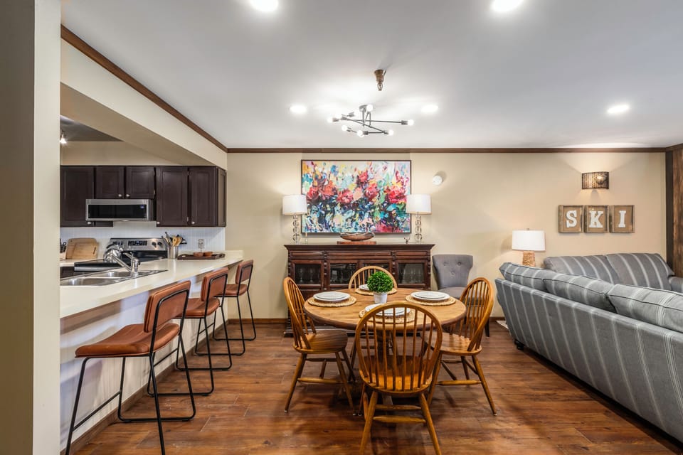 Dining Area/Workspace