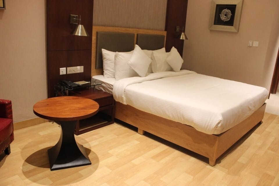 Deluxe Room, Accessible, Garden View | In-room safe, blackout drapes, soundproofing, iron/ironing board