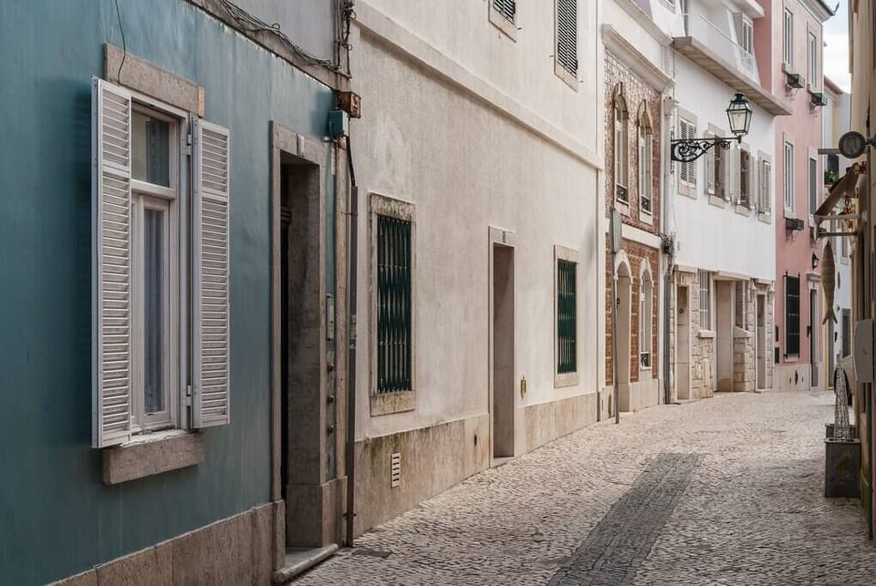 Local area- Cascais Centre - loads of shops, restaurants, bars and cafes just minutes away.