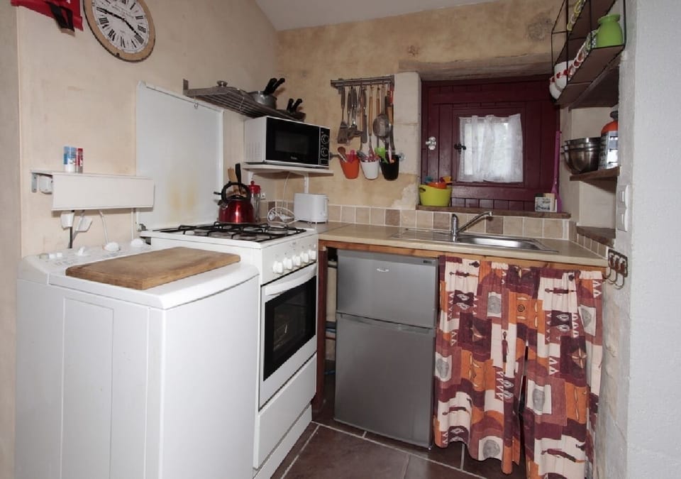 Kitchen with washing machine