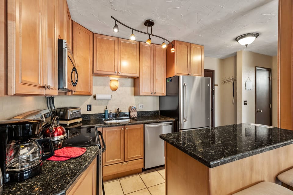 Spacious kitchen—perfect for family meals, snacks, and everything in between.