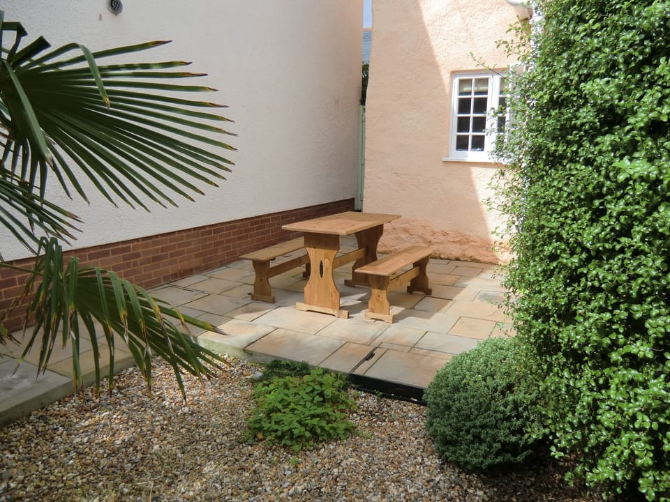 Sunny Private Courtyard
