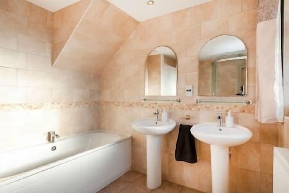 Large bath for relaxing at the end of a busy day!