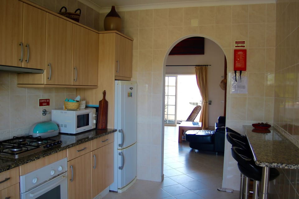 Kitchen with Breakfast Bar