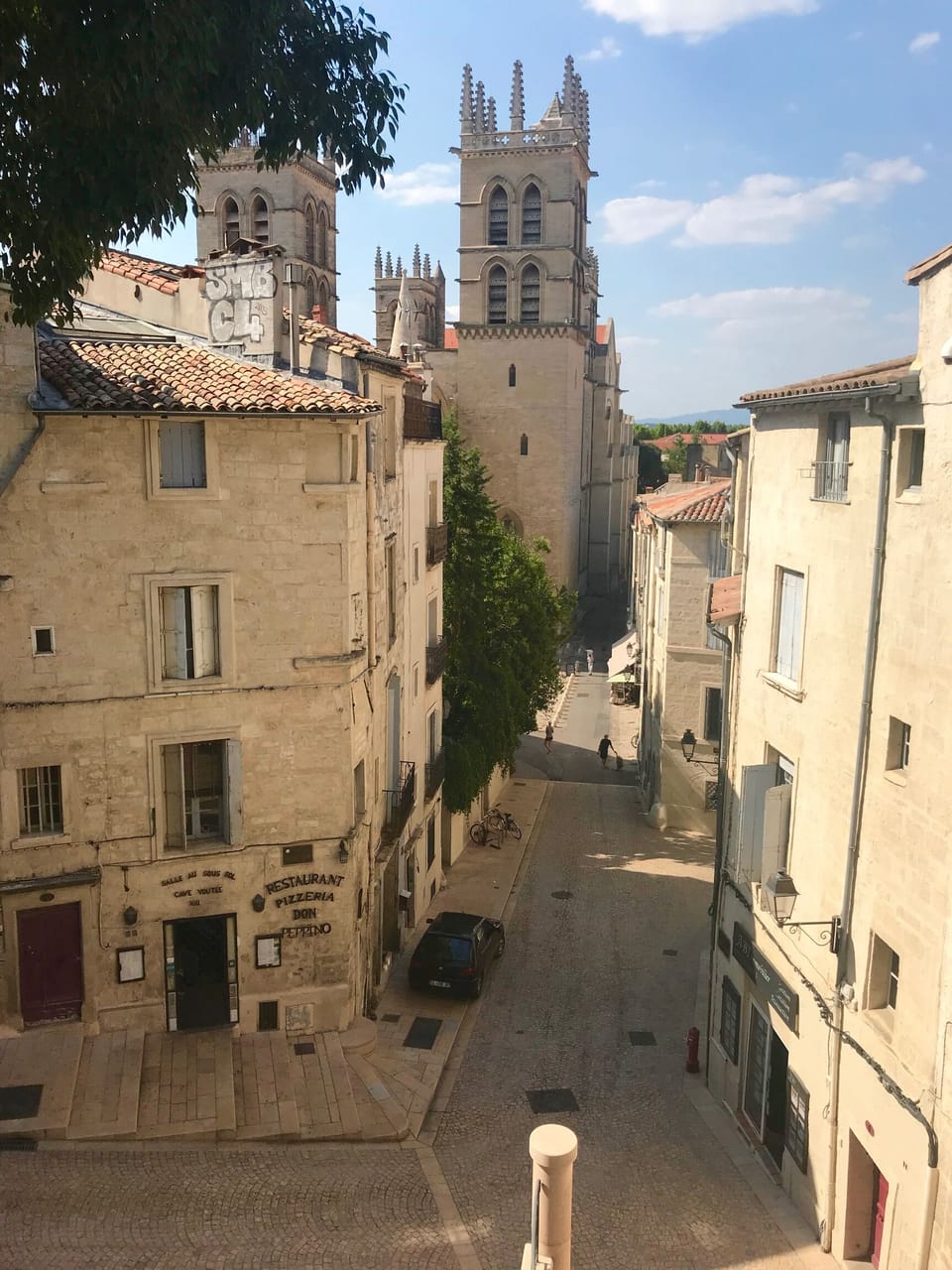Rue St Pierre from place de la Canourgue