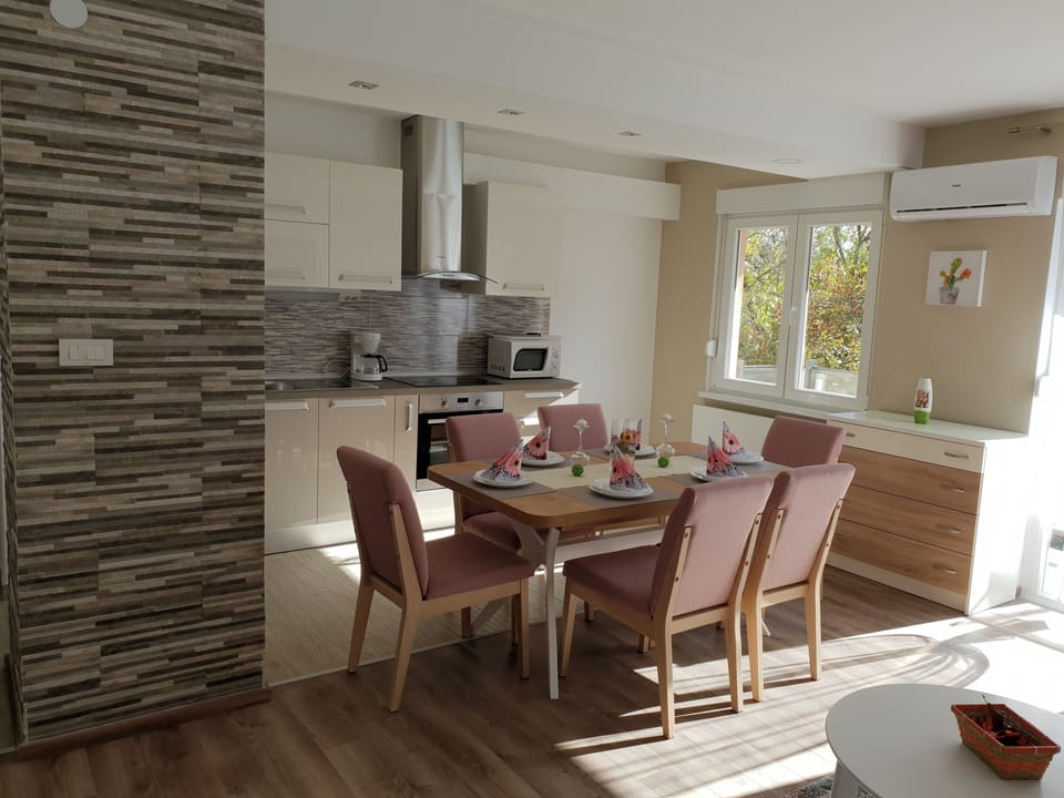 Apartment | Living area | Smart TV