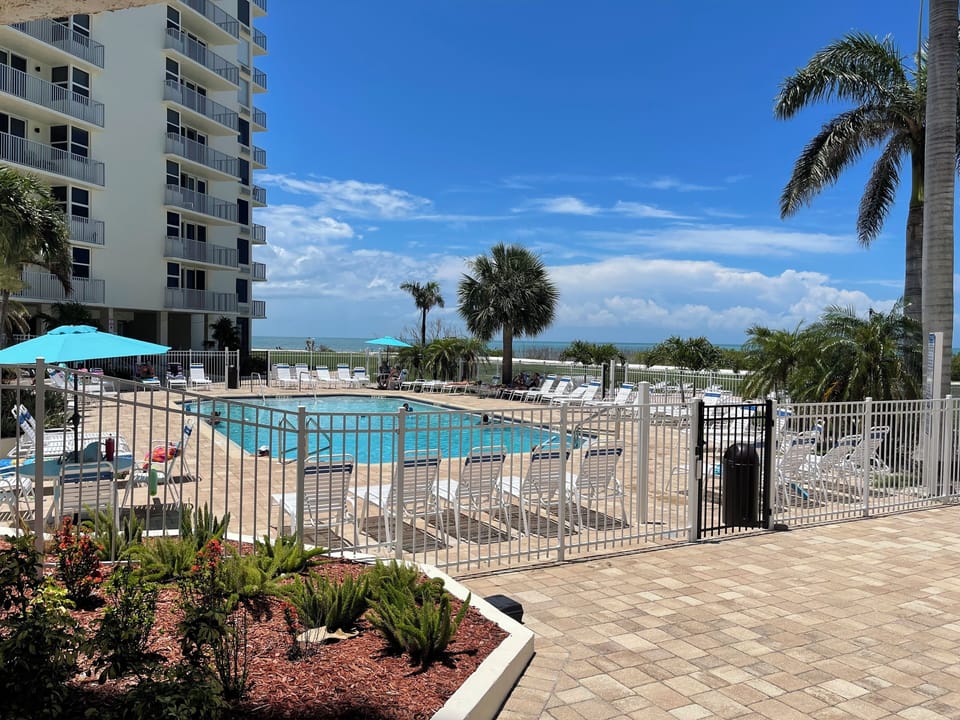 Float in the heated pool ...