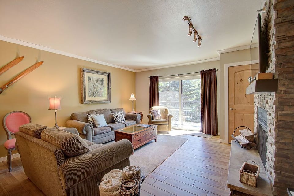 Spacious living room