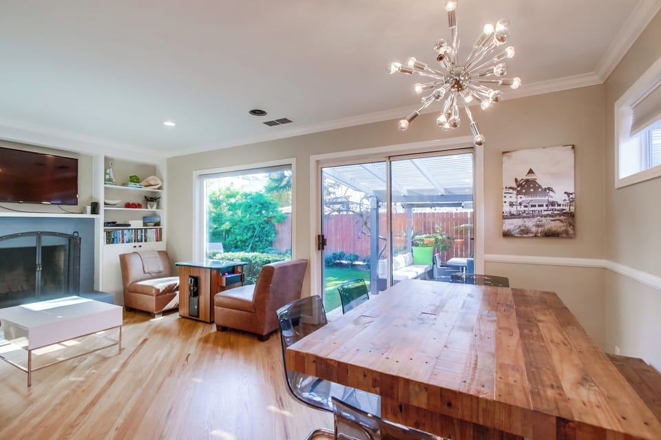 Dining Table, bench seating and 4 dinning chairs