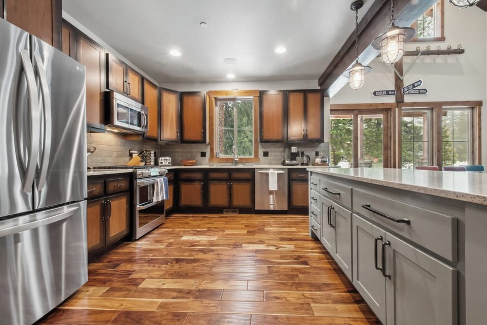 Spacious, fully stocked kitchen!