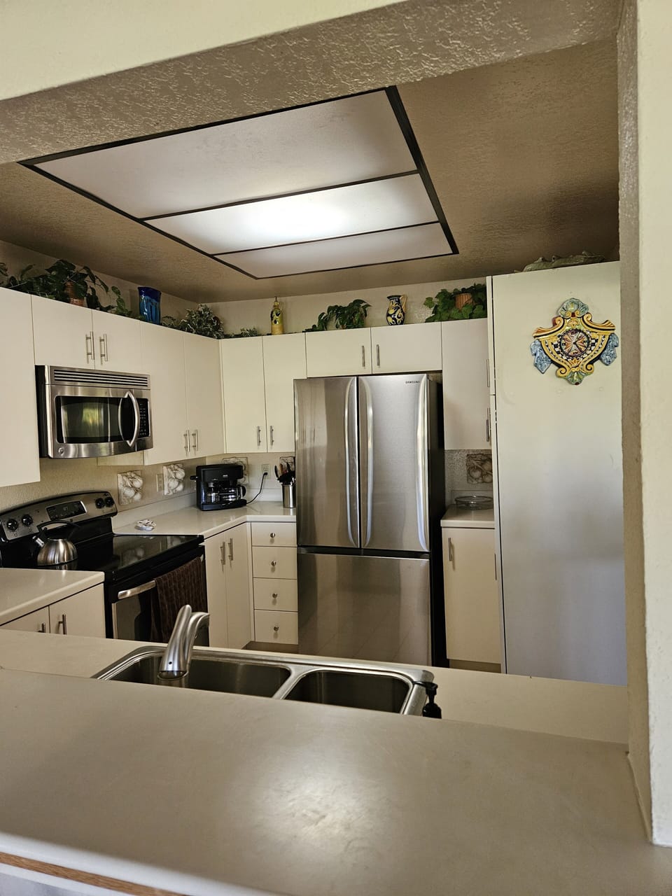 The fully equipped kitchen has everything you'll need for cooking.