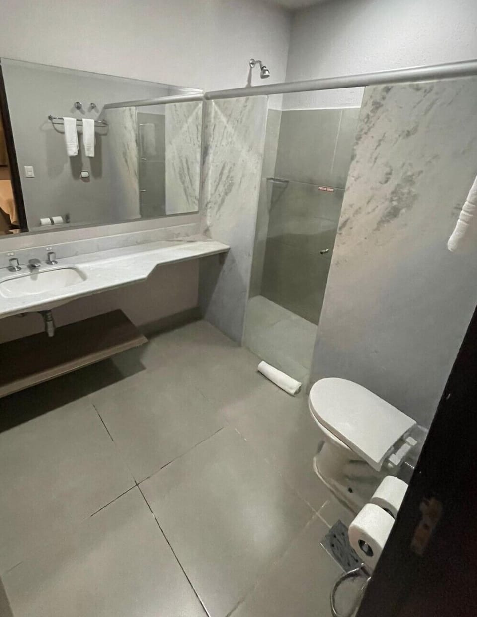 Shower, free toiletries, towels