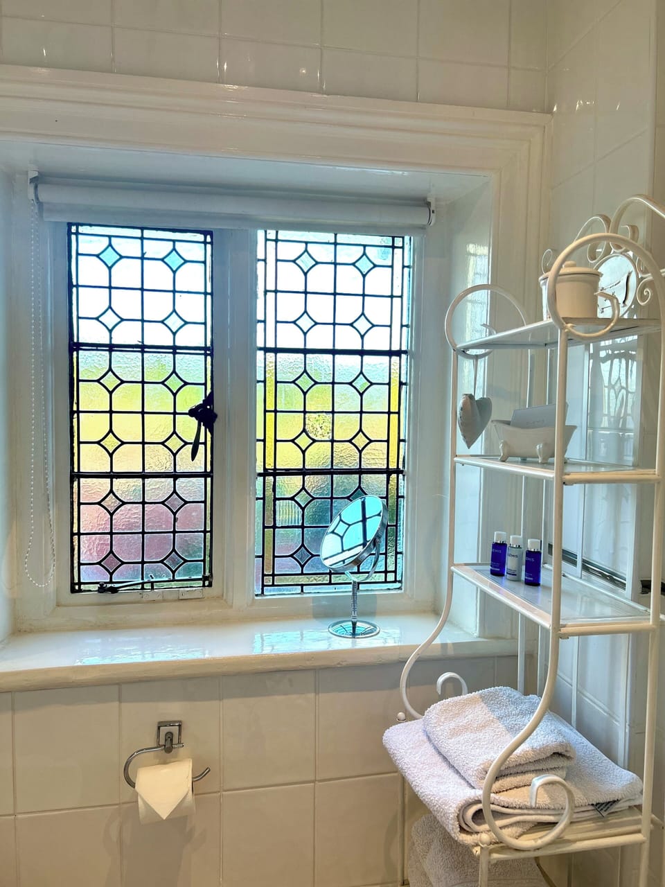 Double Room | Bathroom | Shower, free toiletries, hair dryer, towels