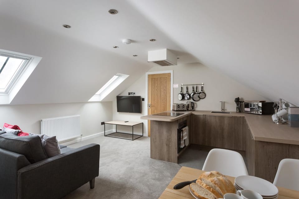 Apartment, 2 Bedrooms (No 7 First Floor) | Private kitchen | Fridge, microwave, oven, stovetop