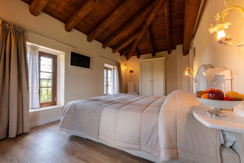Double Room, 1 Queen Bed, Non Smoking, Garden View | Desk, blackout drapes, soundproofing, cribs/infant beds