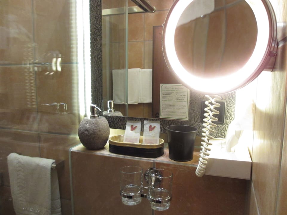 Shower, towels