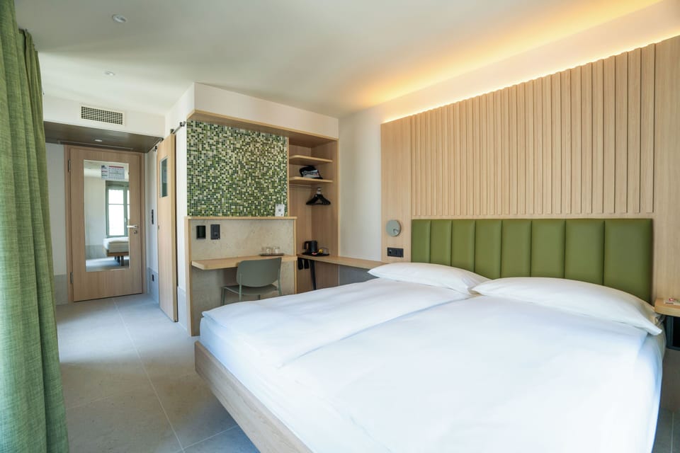 Double or Twin Room | Hypo-allergenic bedding, desk, soundproofing, free cribs/infant beds