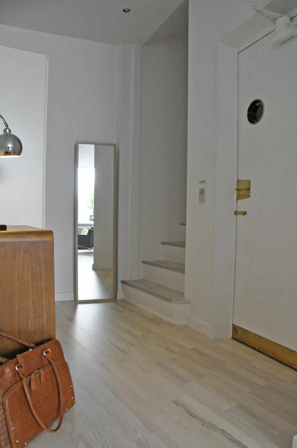 Main Entrance, Room Detail