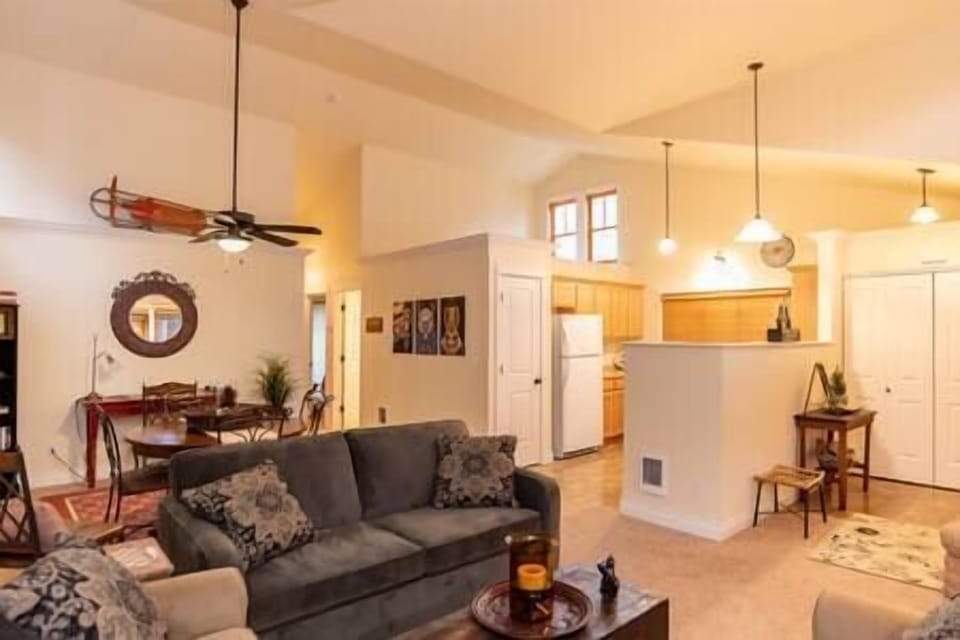 9c0eb93b 7272 4ba5 82e4 c42894e3acdd