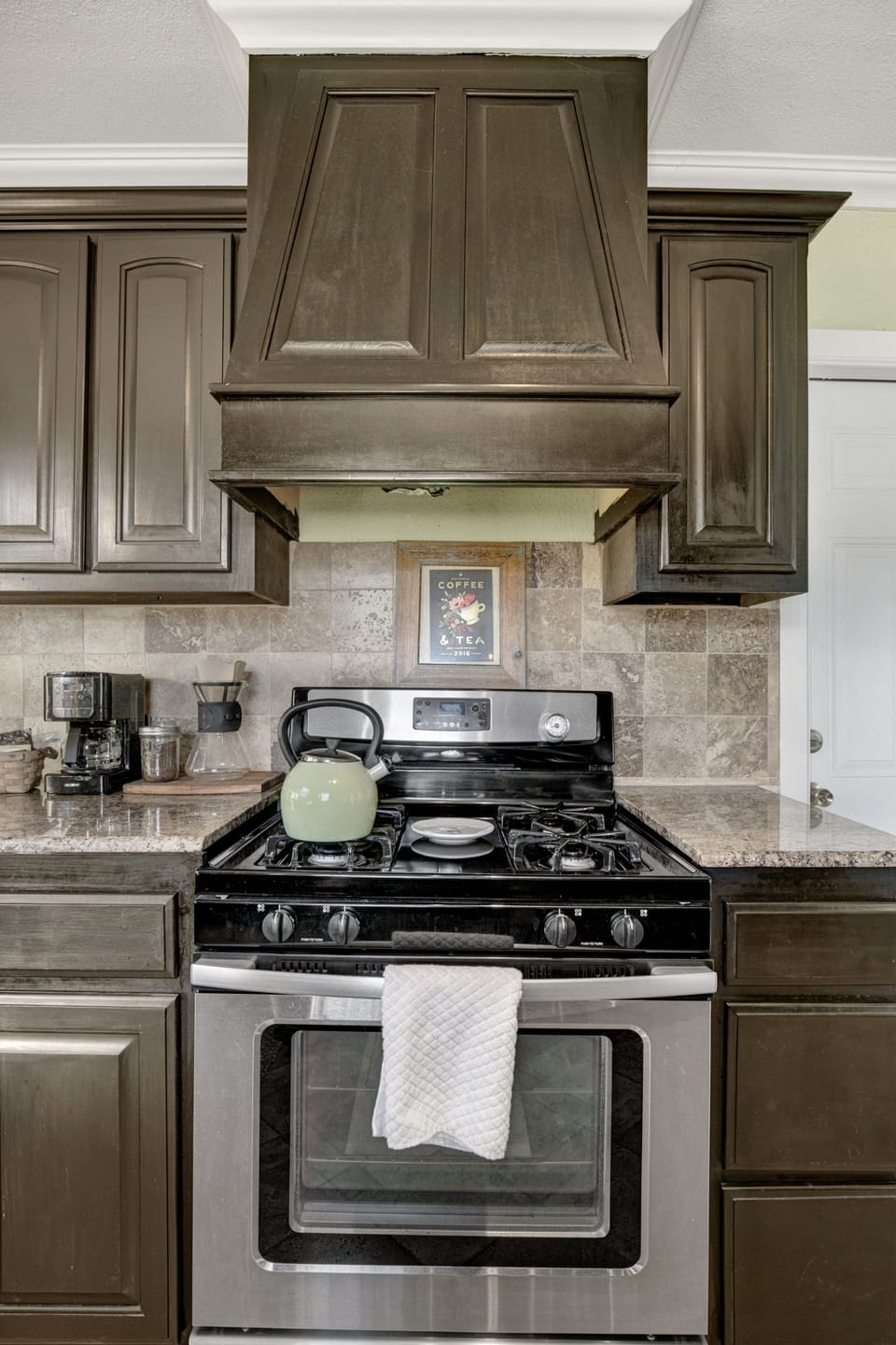 Gas range/electric oven