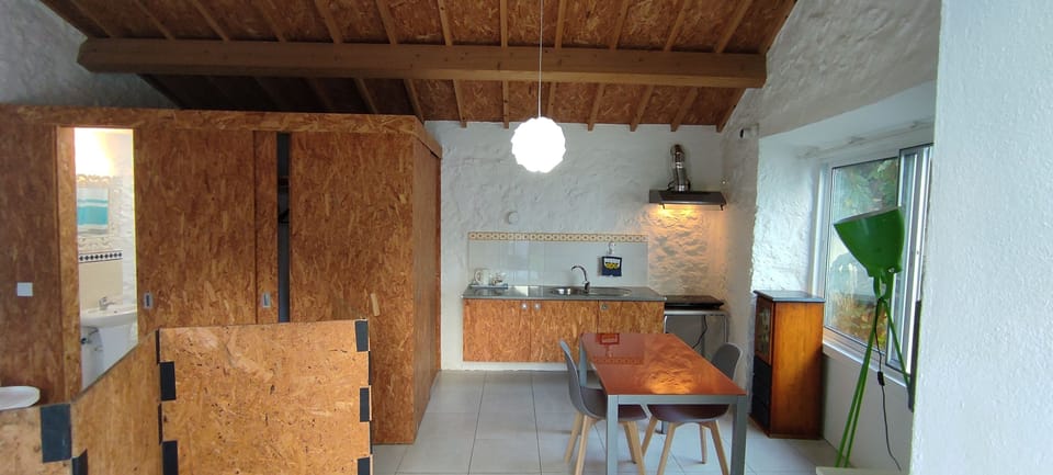 Basic Studio Suite | Individually furnished, free WiFi, bed sheets