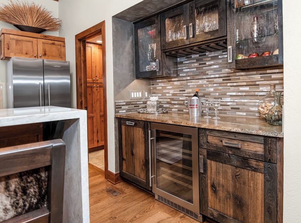 Bar area within kitchen
