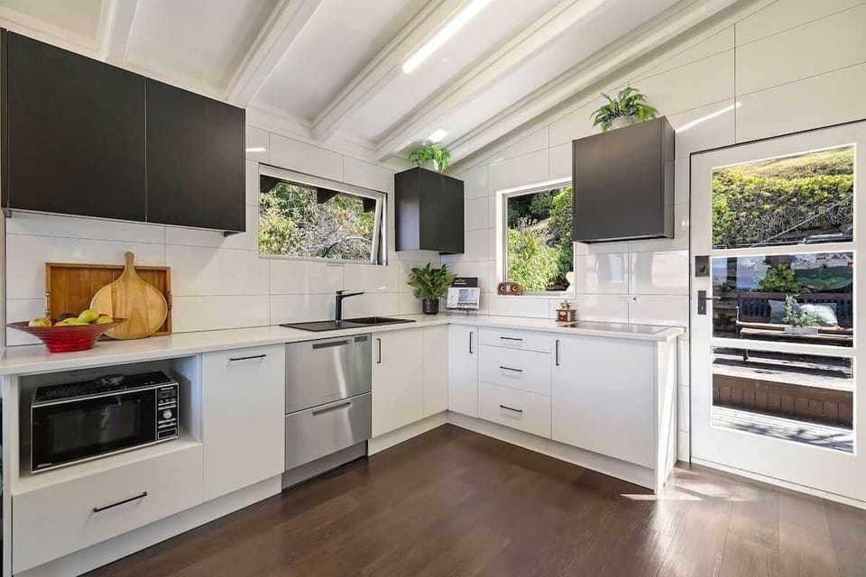 Fully equipped kitchen at Walk to Town 41A Alpine Chalet Queenstown holiday home