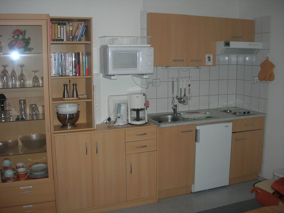 Fridge, stovetop, coffee/tea maker, electric kettle