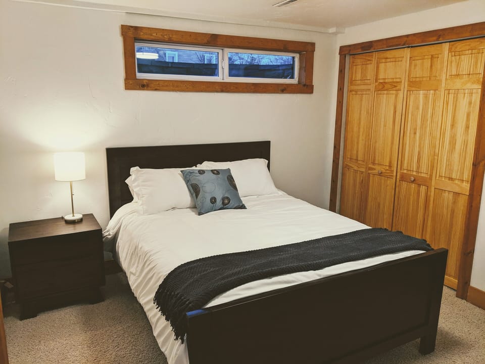 Downstairs Bedroom 5 Queen
