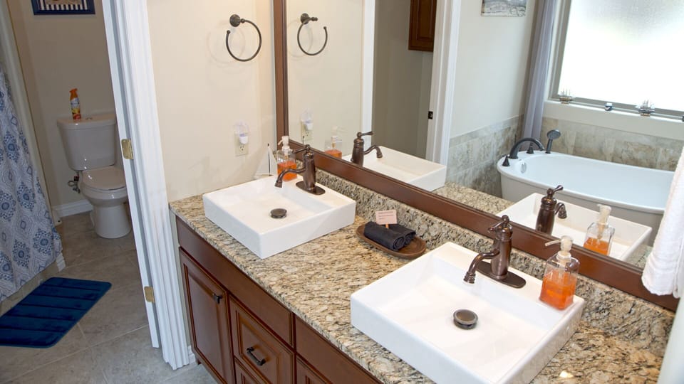 Main Floor-Master bathroom