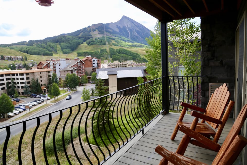 Enjoy coffee with a view in the summer!