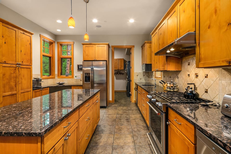 Mountainstar Lodge - Large Kitchen for making fabulous in-home meals.