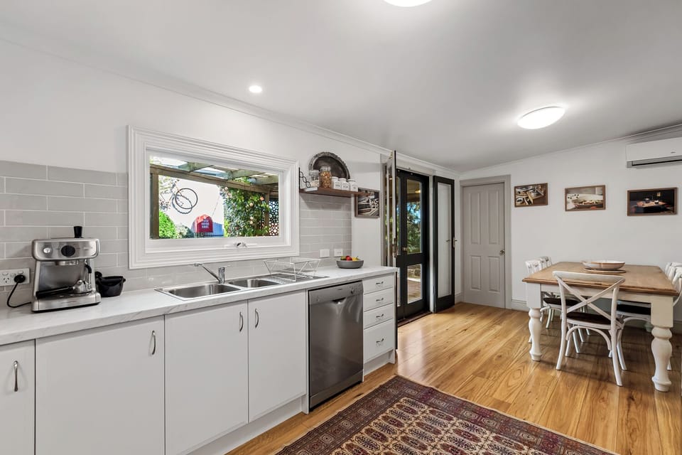 Deluxe Villa, Multiple Beds, Non Smoking, Vineyard View | Private kitchen | Full-size fridge, microwave, oven, stovetop
