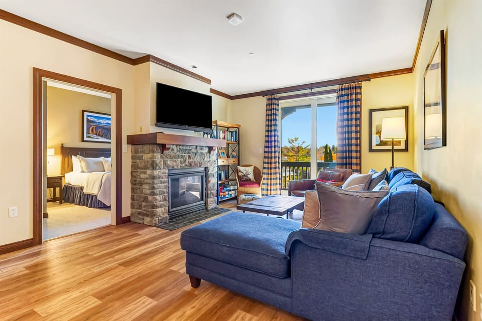 Living Room - Fireplace-TV