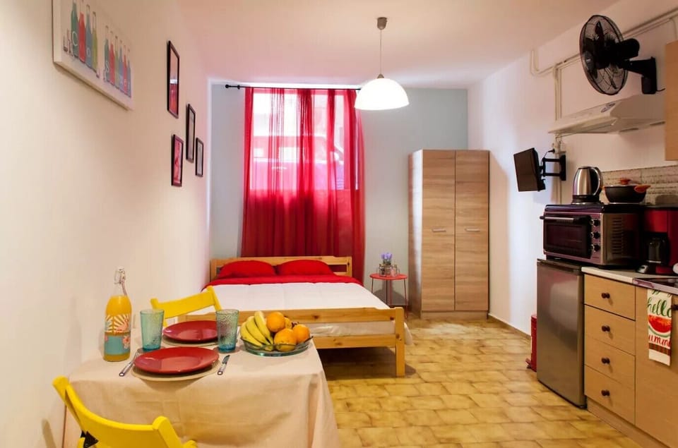 Apartment | Iron/ironing board, WiFi (free), bed sheets