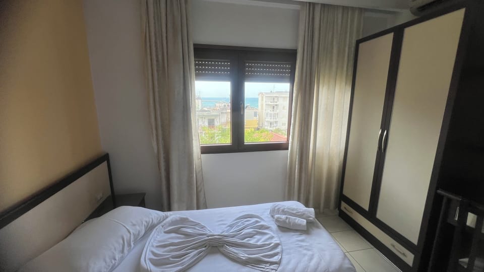 Classic Quadruple Room | In-room safe, desk, laptop workspace, free WiFi