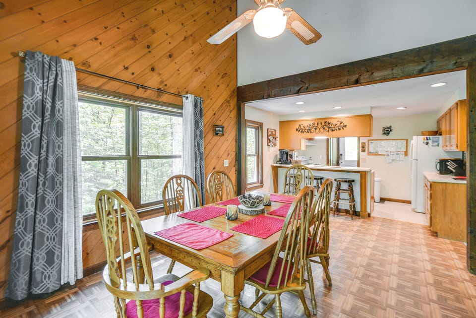 Dining Area | Dishware & Flatware | Central Heating | Cable TV