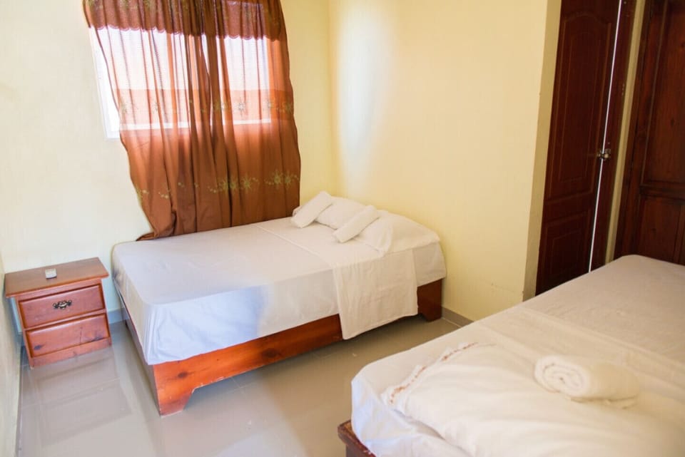 Guest room with 1 double bed and 1 single bed