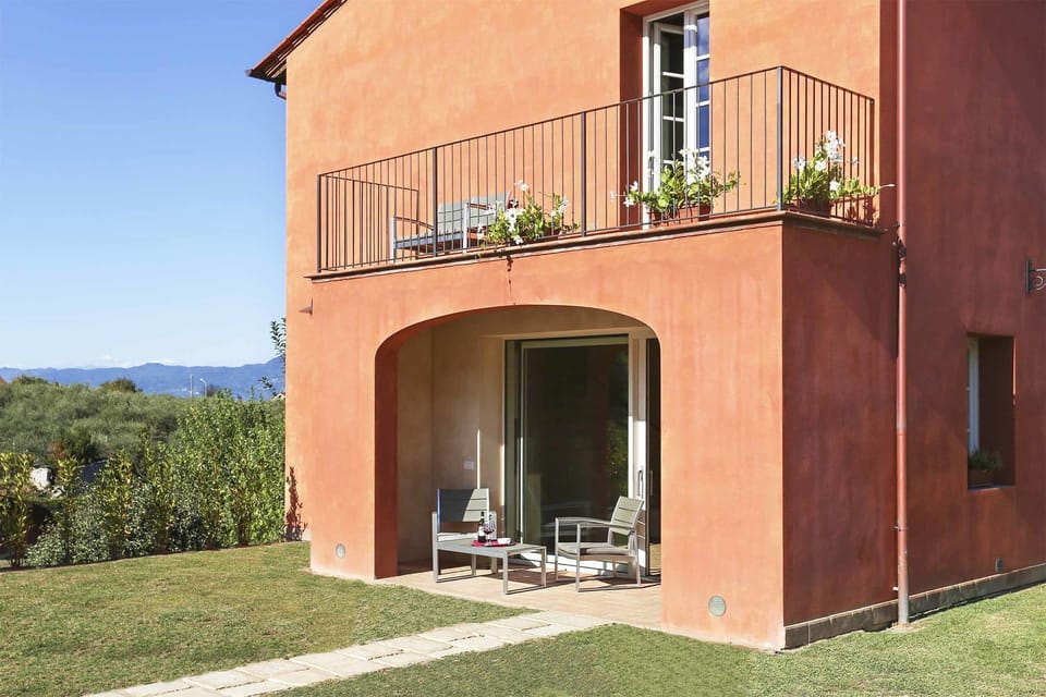 Balcony / Terrace / Patio, Building Exterior, Garden, Outdoor