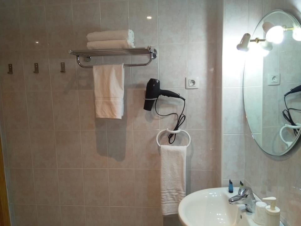 Shower, free toiletries, hair dryer, towels