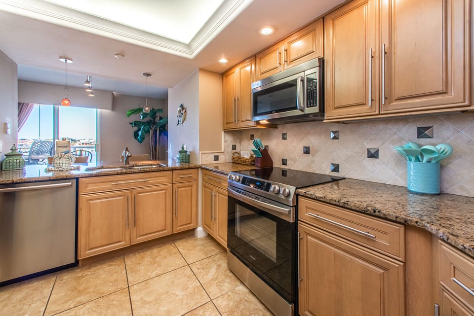Granite Counter Tops and Stainless Appliances